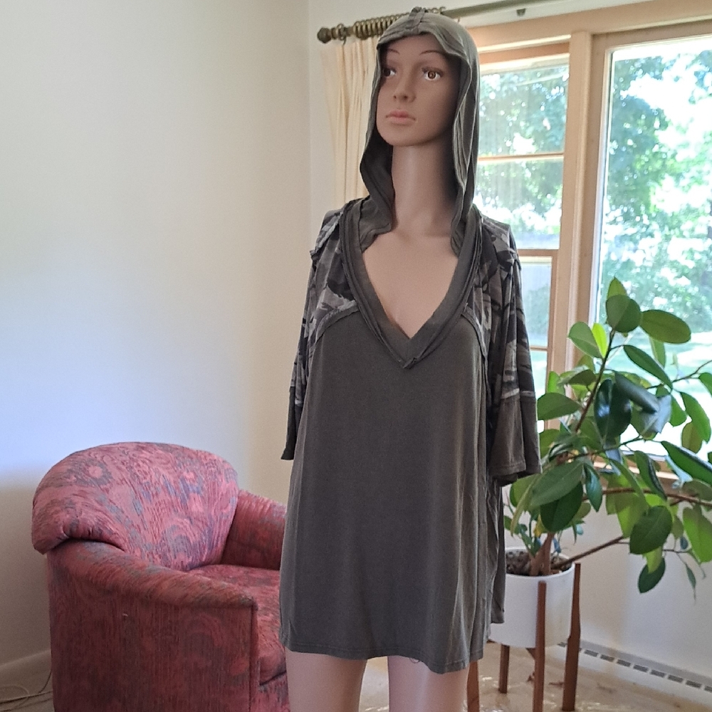 POL Gray Hooded V-Neck Tunic PTP 21"/BUNDLE ONLY